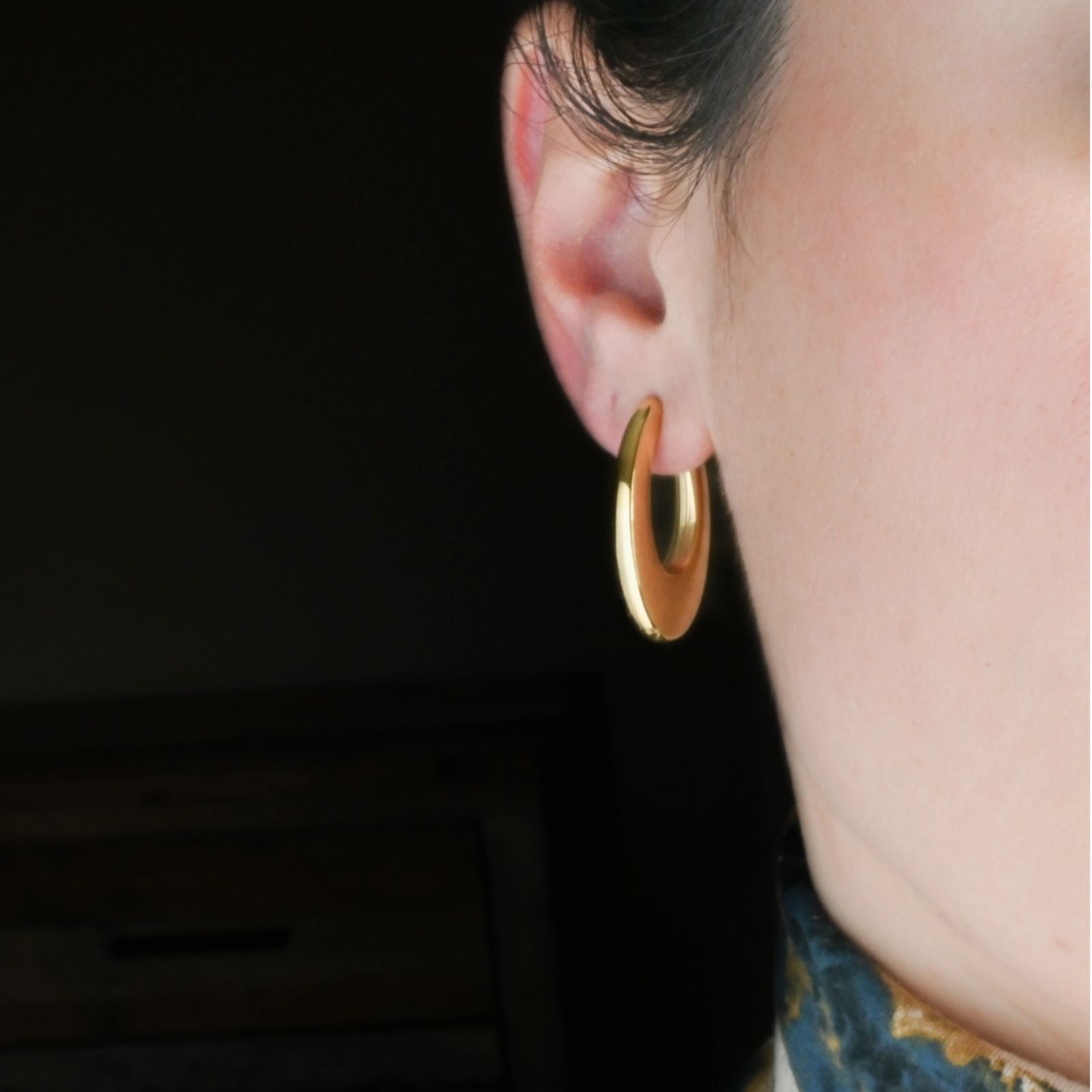 Blueyejewelry-Bold-Open-Hoops-Waterproof-18k-Gold-Long-Oval-Hoop-Studs-3