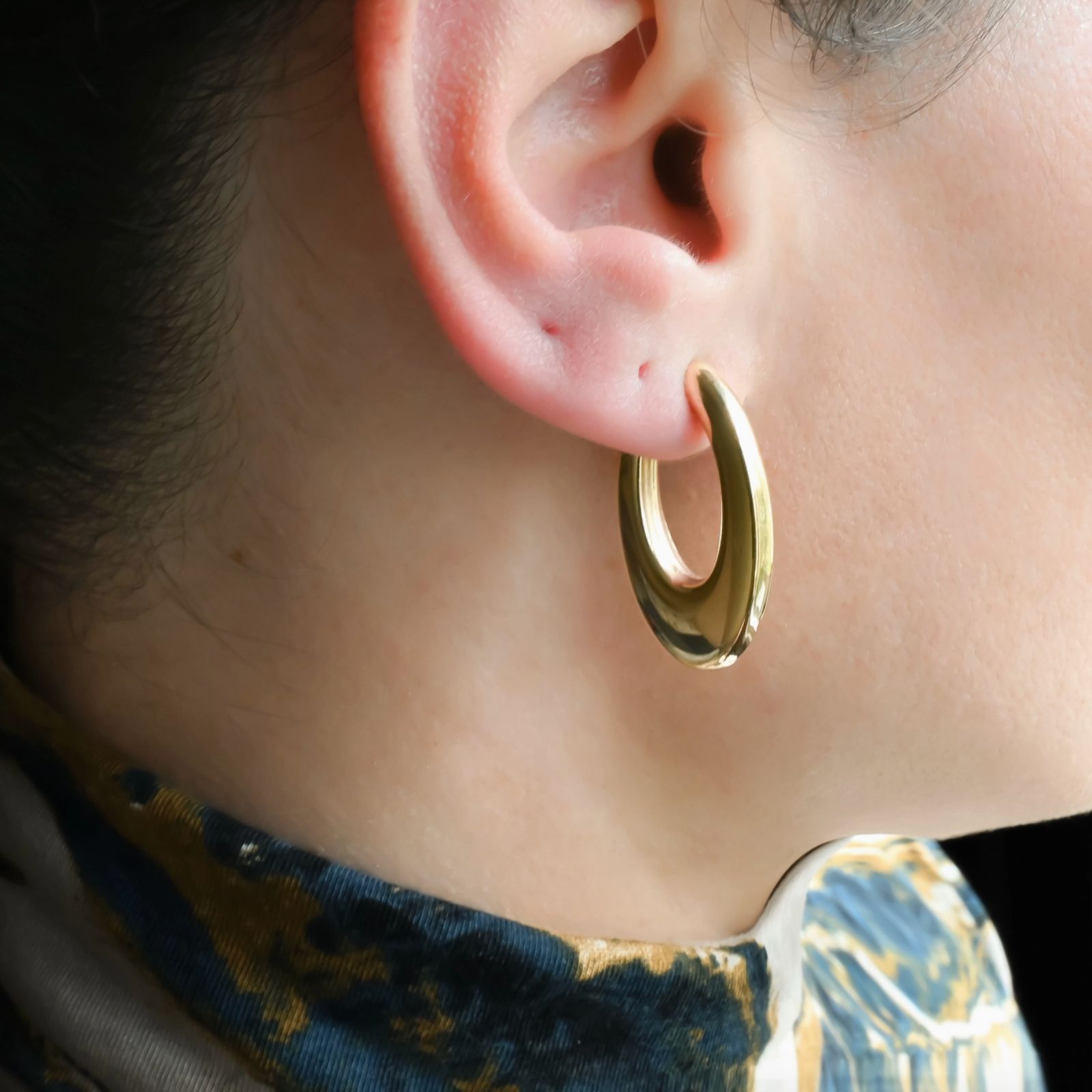 Blueyejewelry-Bold-Open-Hoops-Waterproof-18k-Gold-Long-Oval-Hoop-Studs-4